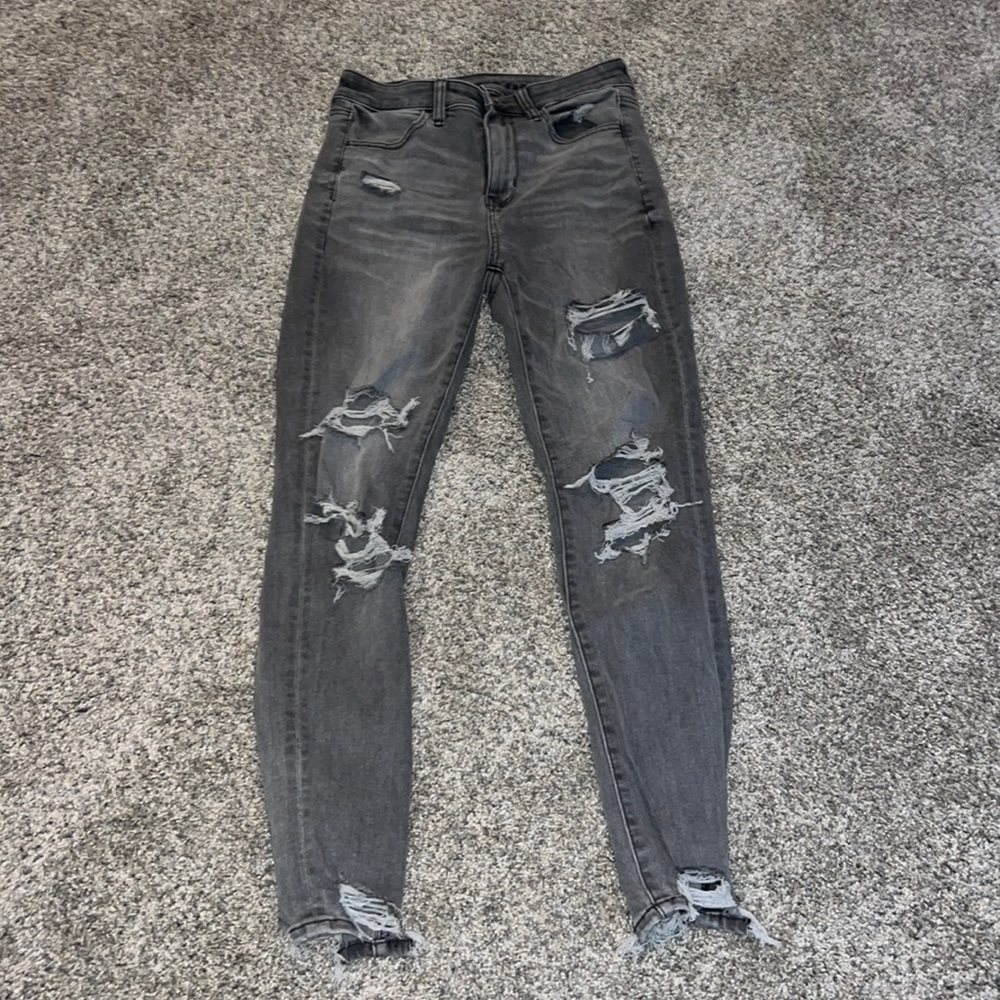 Size 4 SHORT AMERICAN EAGLE GREY JEANS